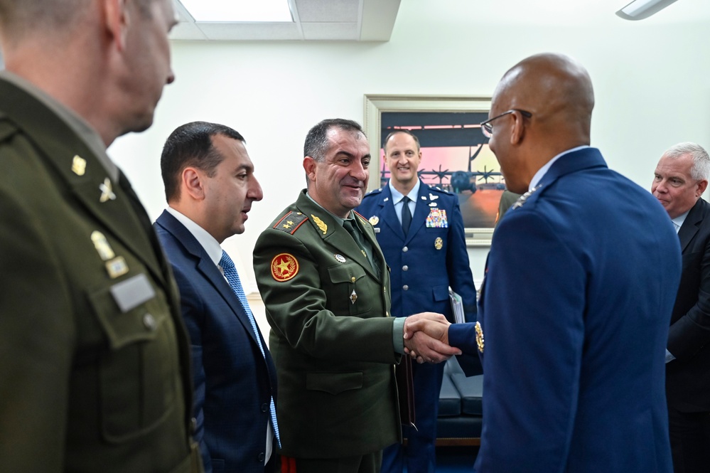 CSAF Brown meets Armenia Lt. Gen. Asryan