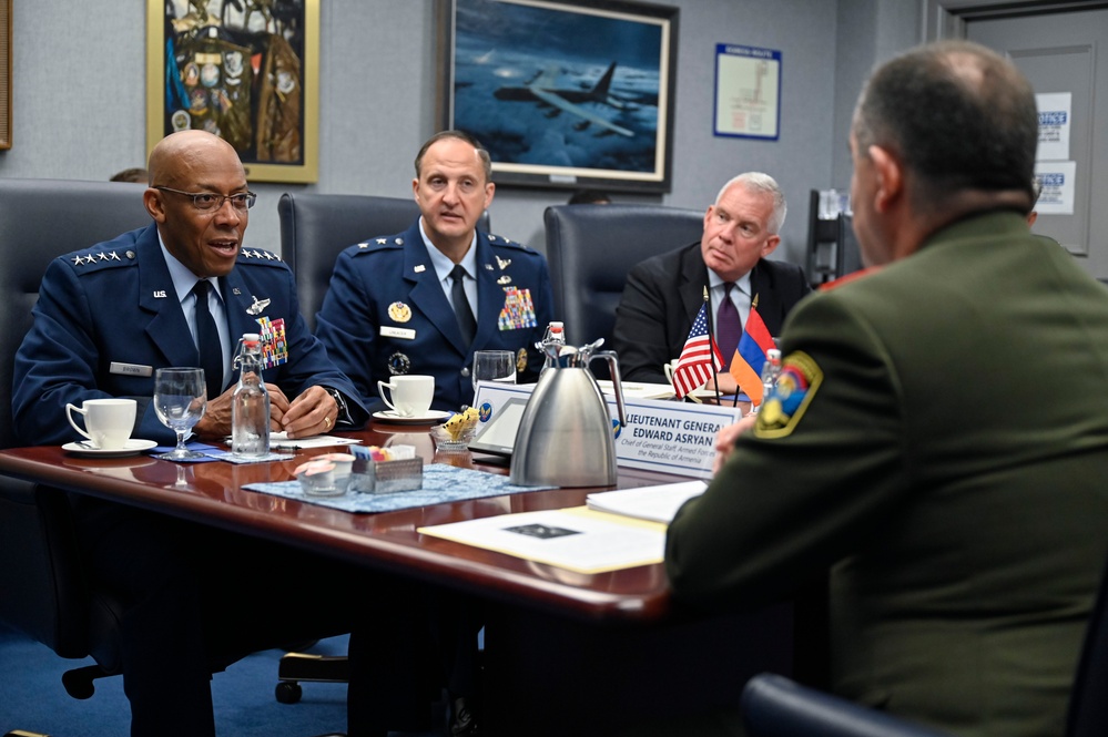 CSAF Brown meets Armenia Lt. Gen. Asryan