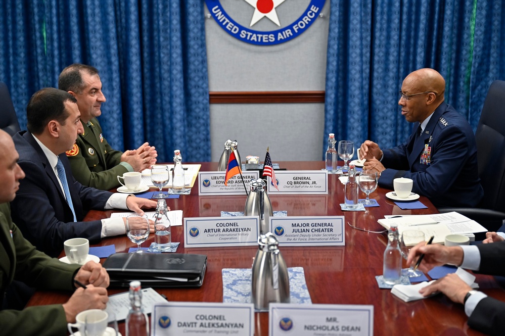 CSAF Brown meets Armenia Lt. Gen. Asryan