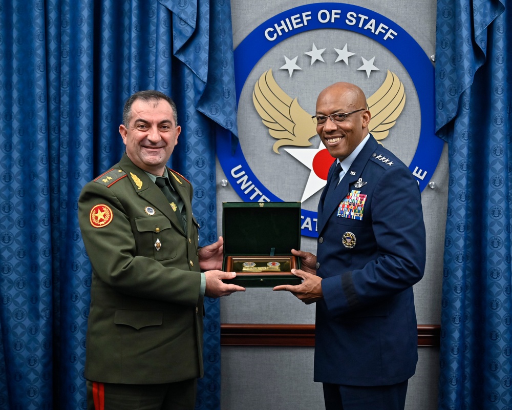 CSAF Brown meets Armenia Lt. Gen. Asryan