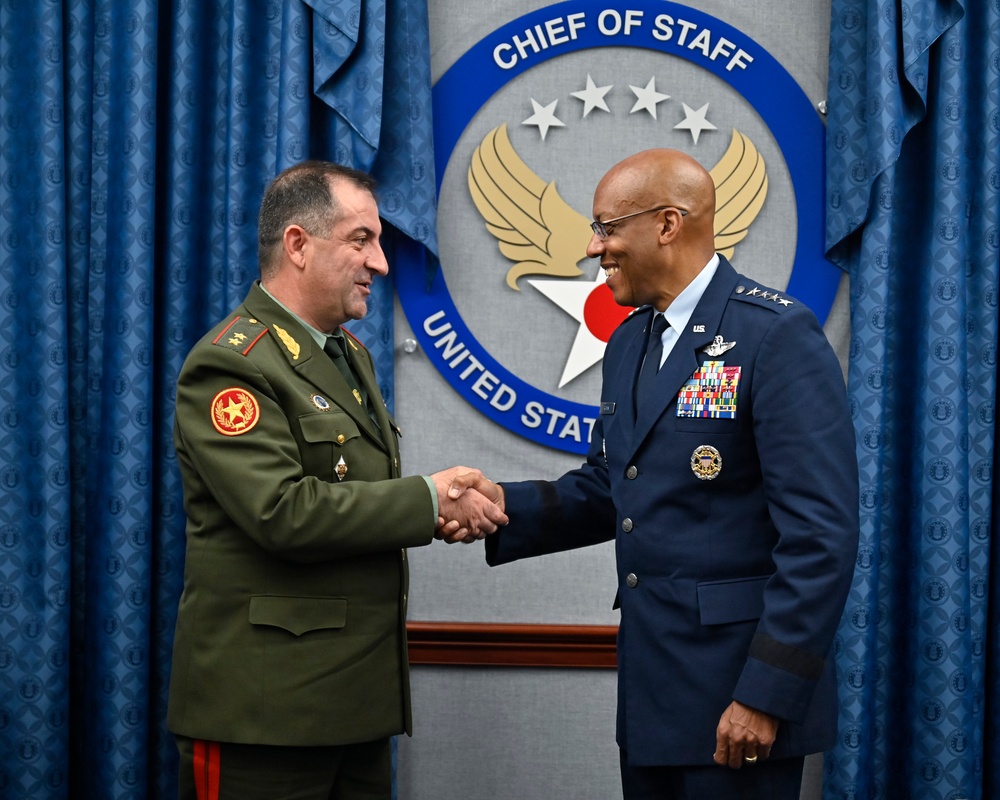 CSAF Brown meets Armenia Lt. Gen. Asryan