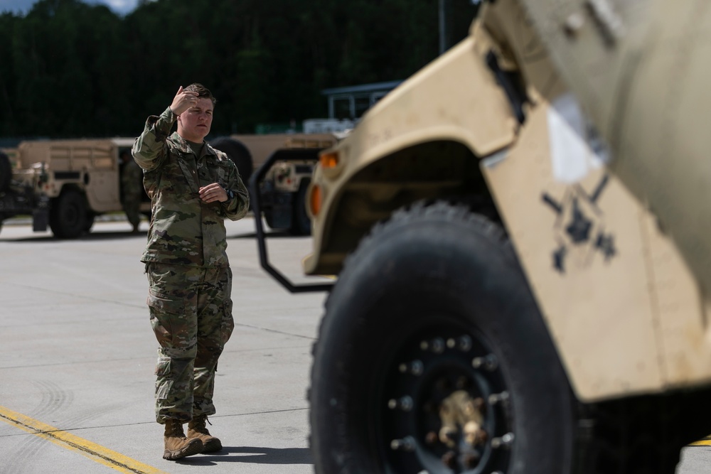 4th Infantry Division Soldiers strengthen tactical skills through CH-47 Chinook cold load training in Latvia