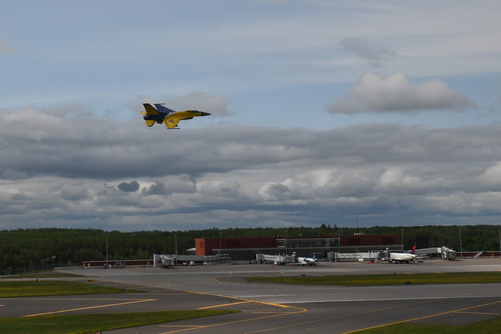 148th Fighter Wing's heritage F-16 takes flight