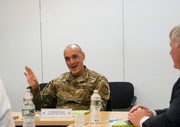 CENTCOM leader visits KR, discusses importance of modernizing for the future