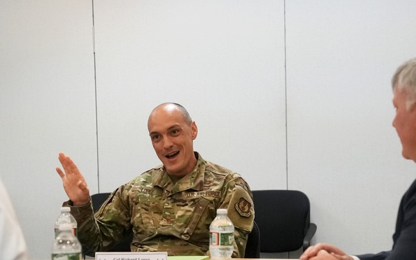 CENTCOM leader visits KR, discusses importance of modernizing for the future