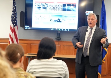 CENTCOM leader visits KR, discusses importance of modernizing for the future