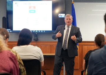 CENTCOM leader visits KR, discusses importance of modernizing for the future