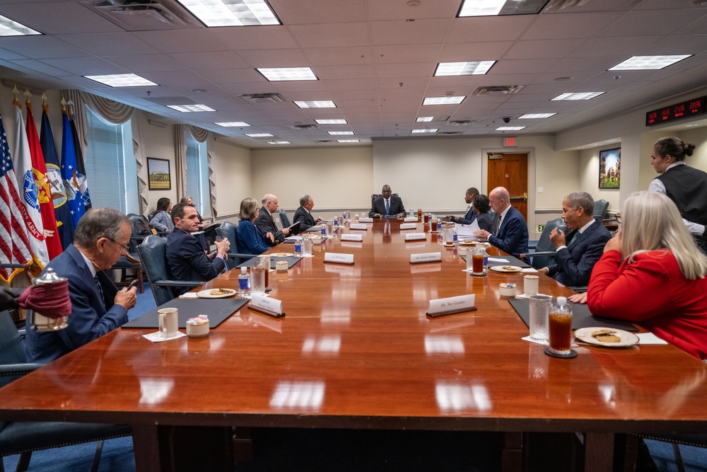 Secretary Austin meets with DIB