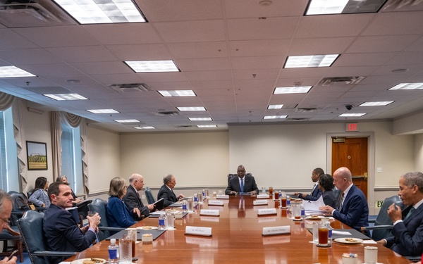 Secretary Austin meets with DIB