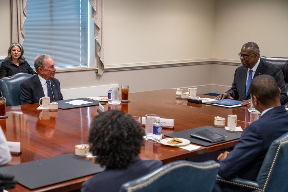 Secretary Austin meets with DIB