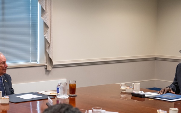 Secretary Austin meets with DIB