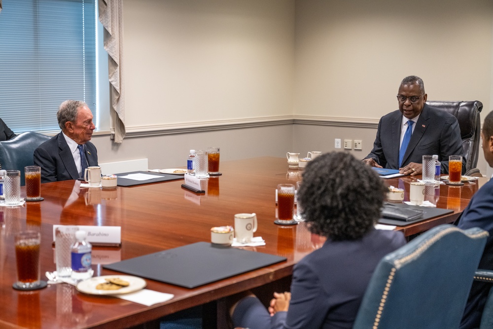 Secretary Austin meets with DIB