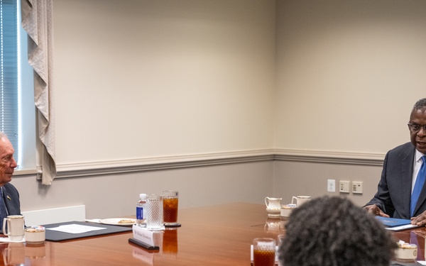 Secretary Austin meets with DIB