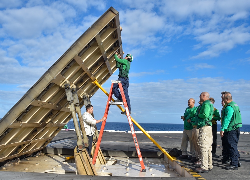 USS Ronald Reagan (CVN 76) conducts flight operations