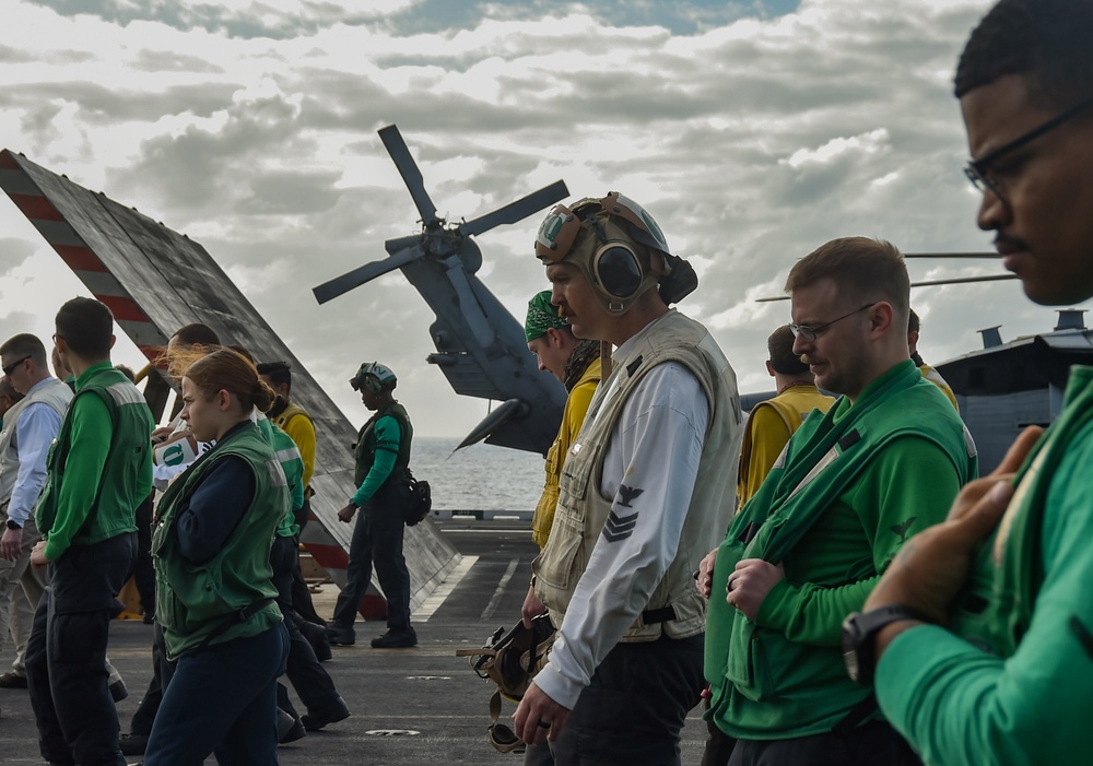 USS Ronald Reagan (CVN 76) conducts flight operations