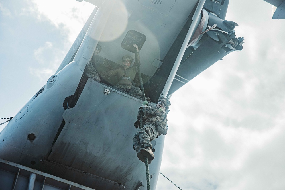 26th MEU Conducts Fast-Rope Training Aboard USS Bataan