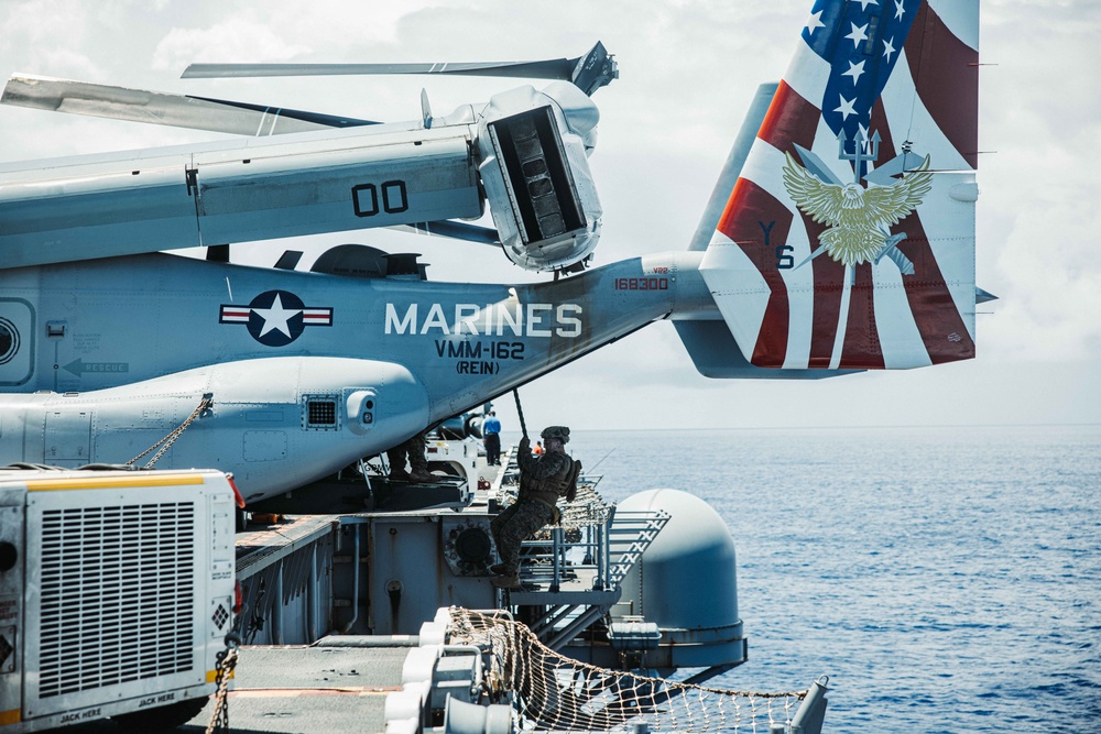 26th MEU Conducts Fast-Rope Training Aboard USS Bataan