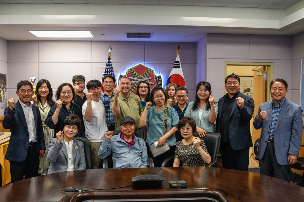 Pyeongtaek Governance Committee Members Learn About U.S. Military History in Korea