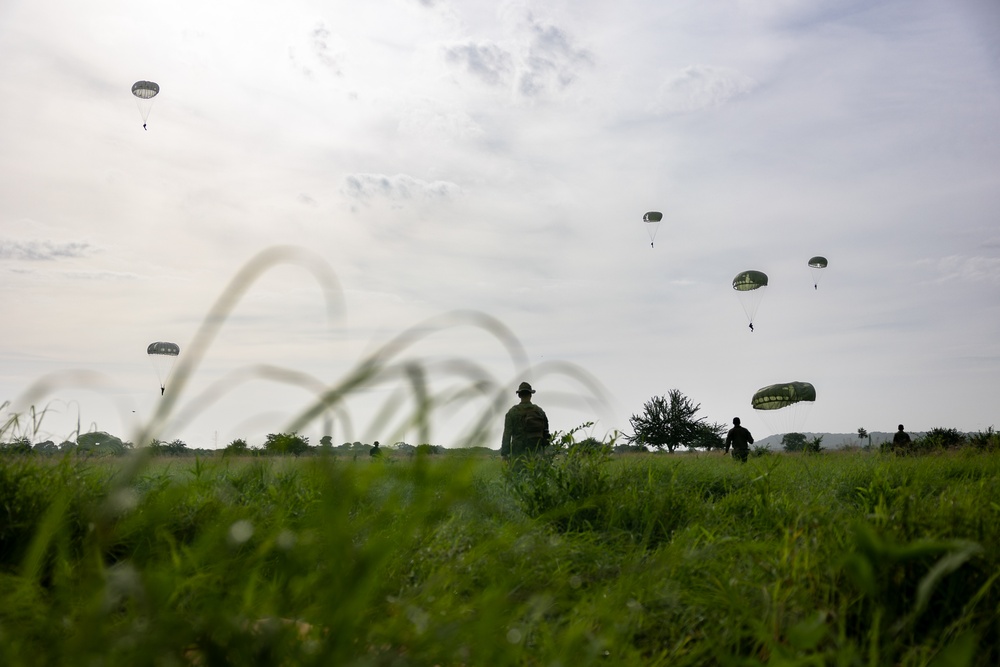 UNITAS: Recon Low Level Static Line Jump