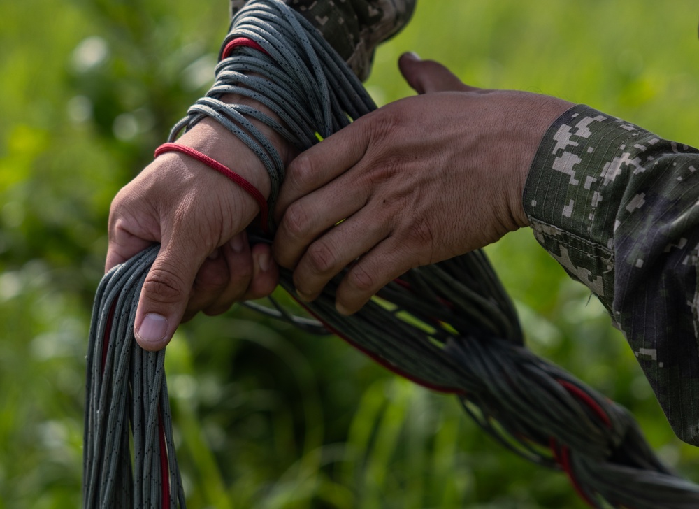 UNITAS: Recon Low Level Static Line Jump