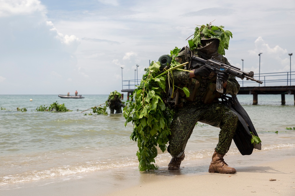 UNITAS 2023: Commander of MARFORSOUTH Visits Colombian Marine Corps