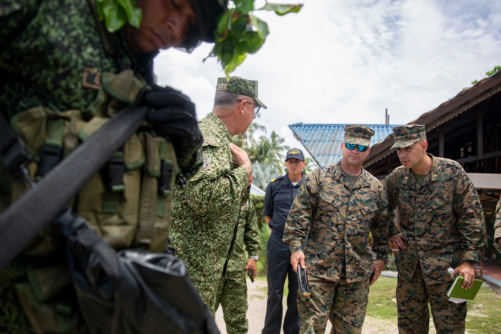 UNITAS 2023: Commander of MARFORSOUTH Visits Colombian Marine Corps