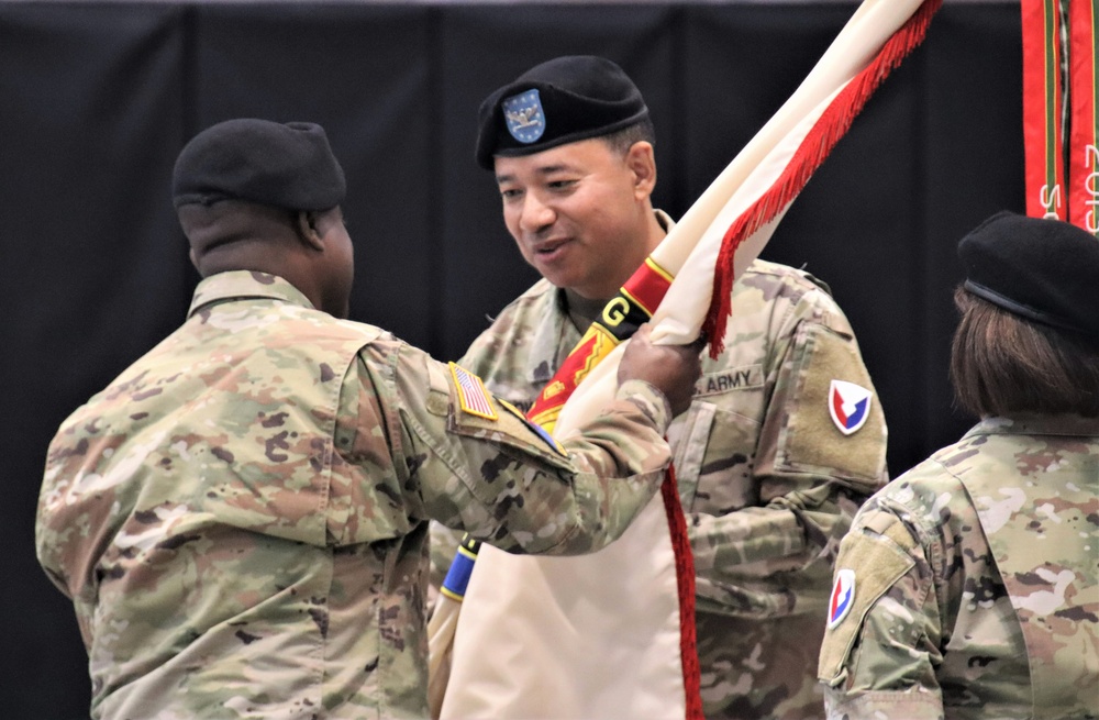 403rd AFSB welcomes Brown, bids farewell to Rennard in change of command ceremony