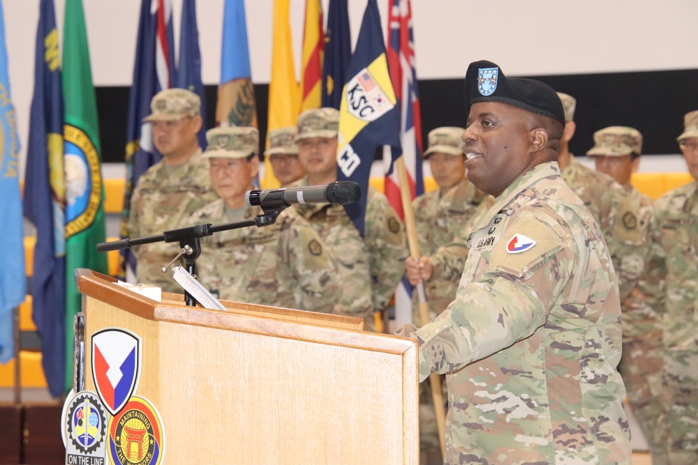 403rd AFSB welcomes Brown, bids farewell to Rennard in change of command ceremony