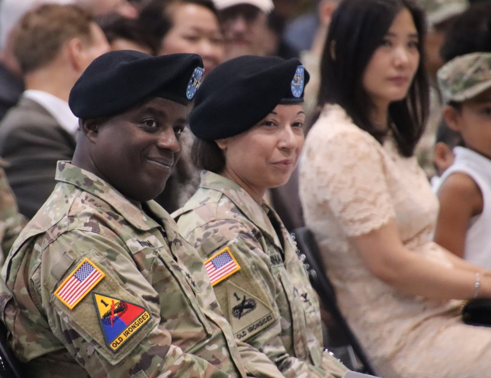 403rd AFSB welcomes Brown, bids farewell to Rennard in change of command ceremony