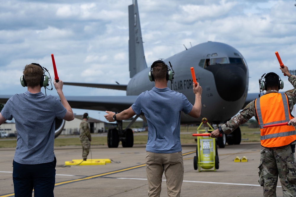 100th Air Refueling Wing commander celebrates his final flight on KC-135