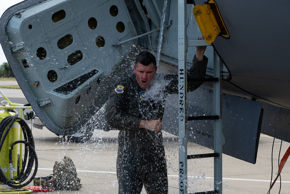 100th Air Refueling Wing commander celebrates his final flight on KC-135