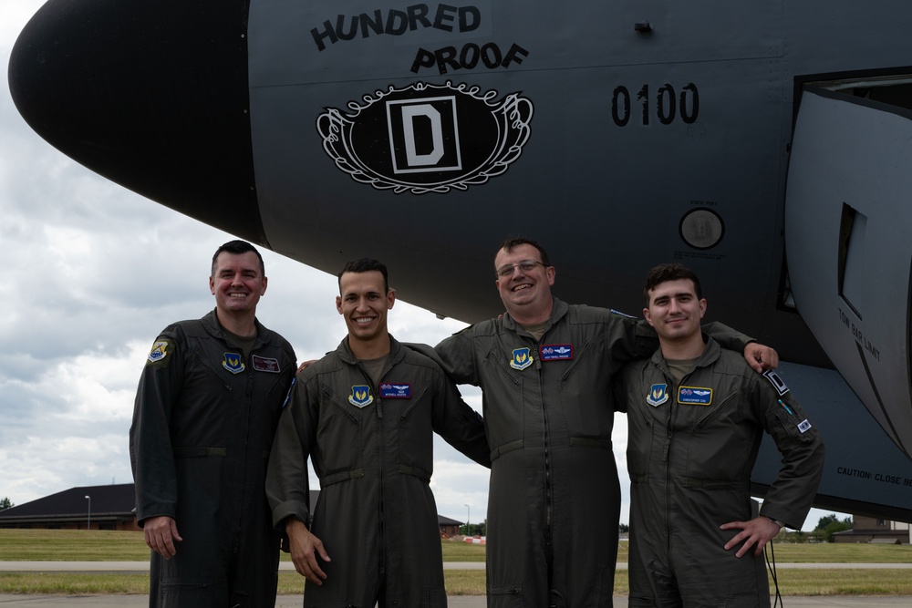 100th Air Refueling Wing commander celebrates his final flight on KC-135