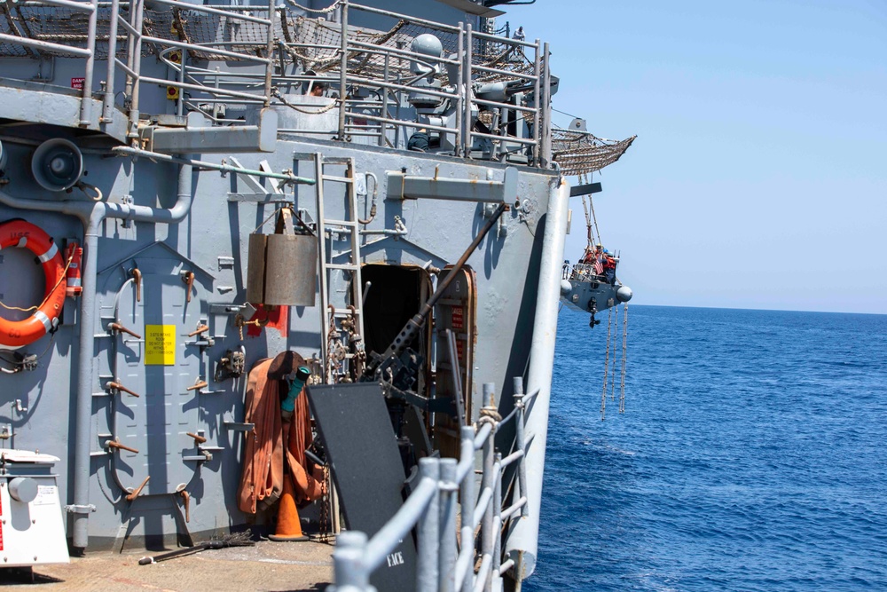 USS Normandy Hosts ITS Carabiniere Sailors