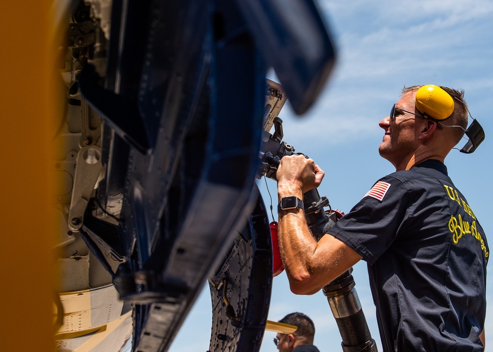 DVIDS Images Blue Angels Perform at the Tinker Air Show. [Image 1