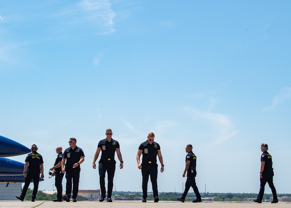 DVIDS Images Blue Angels Perform at the Tinker Air Show. [Image 11