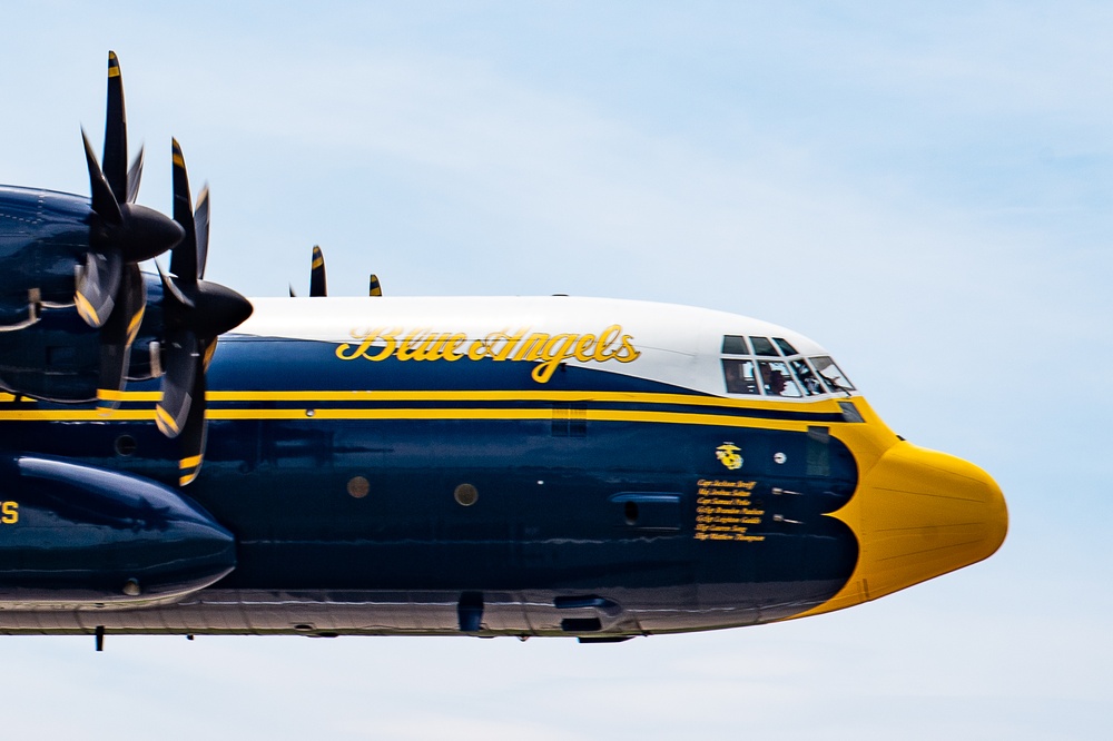 DVIDS Images Blue Angels Perform at the Tinker Air Show. [Image 20
