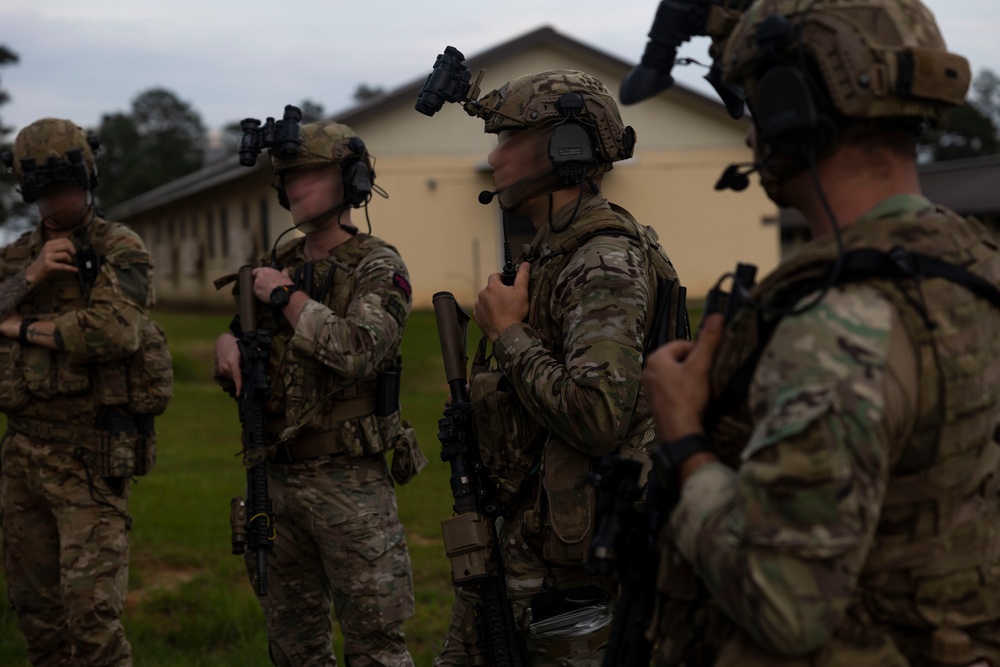 British Royal Marines participate in RAVEN Unit Readiness Exercise with MARSOC