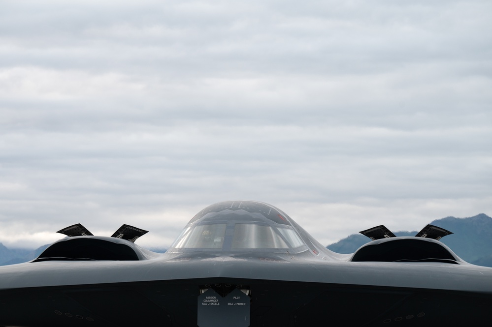 B-2 Spirit arrives JBER