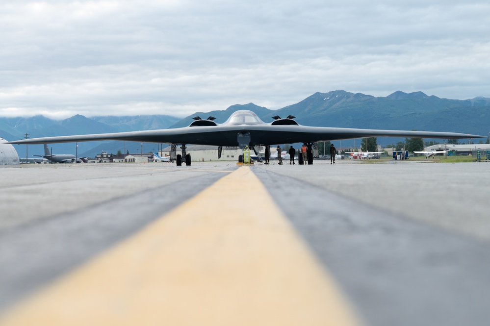 B-2 Spirit arrives JBER