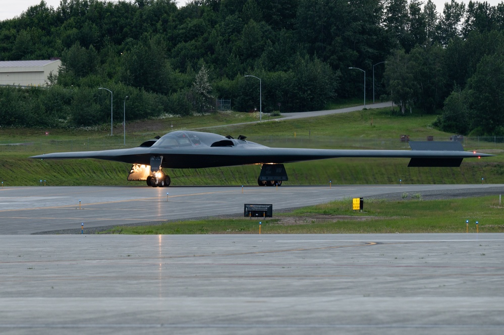 B-2 Spirit arrives JBER