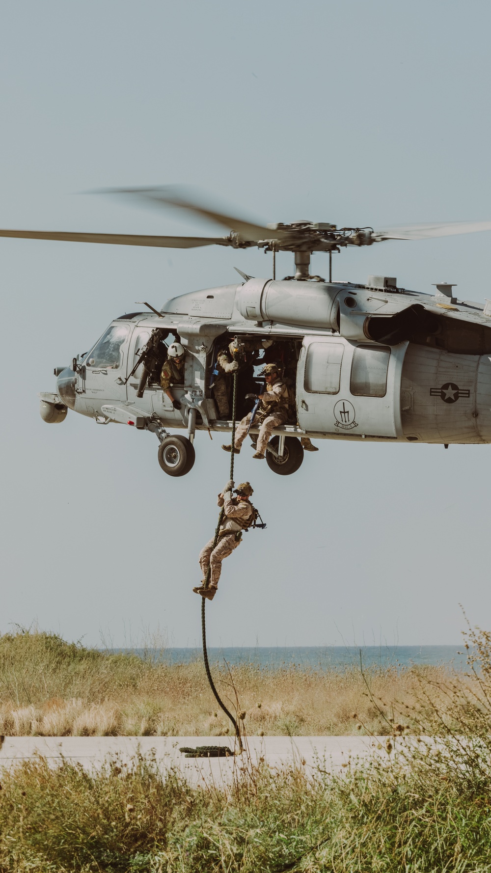 2d Recon Conducts Fast Roping