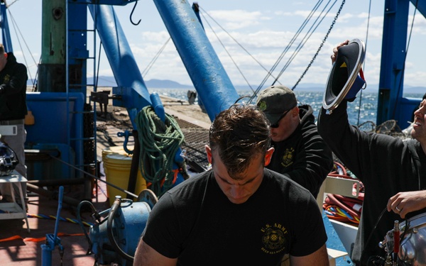 US Army deep sea divers retrieve derelict fishing nets in partnership with Washington Dept. of Natural Resources