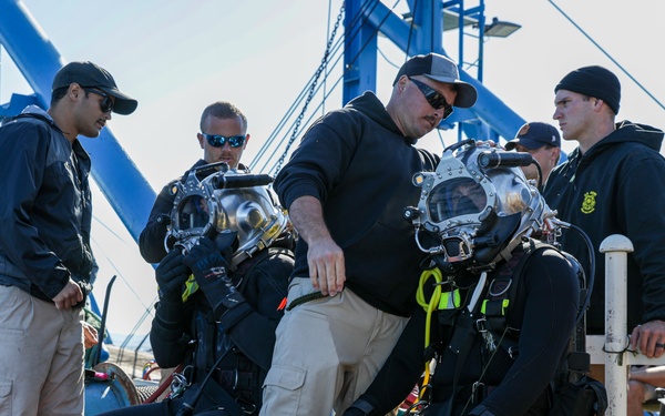 US Army deep sea divers retrieve derelict fishing nets in partnership with Washington Dept. of Natural Resources