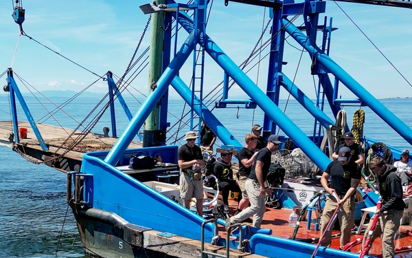 US Army deep sea divers retrieve derelict fishing nets in partnership with Washington Dept. of Natural Resources