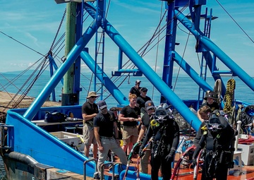 US Army deep sea divers retrieve derelict fishing nets in partnership with Washington Dept. of Natural Resources