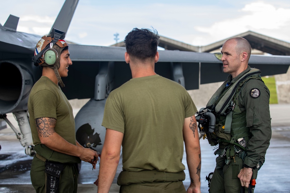 MAG-12 and VMFA-115 commanding officers arrive to Kadena AB