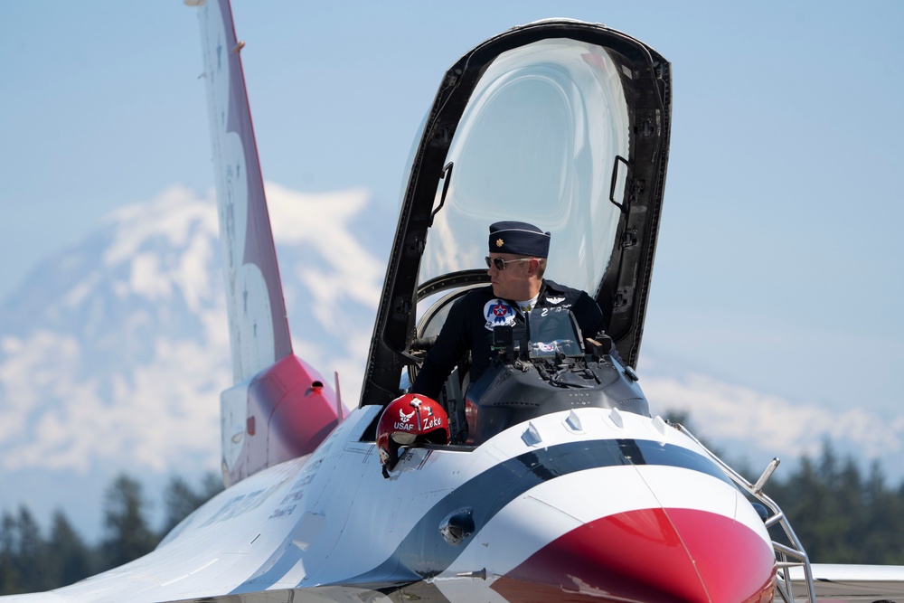 DVIDS Images Thunderbirds return to Joint Base LewisMcChord [Image