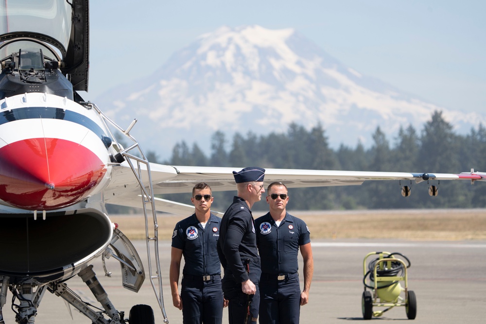 DVIDS Images Thunderbirds return to Joint Base LewisMcChord [Image