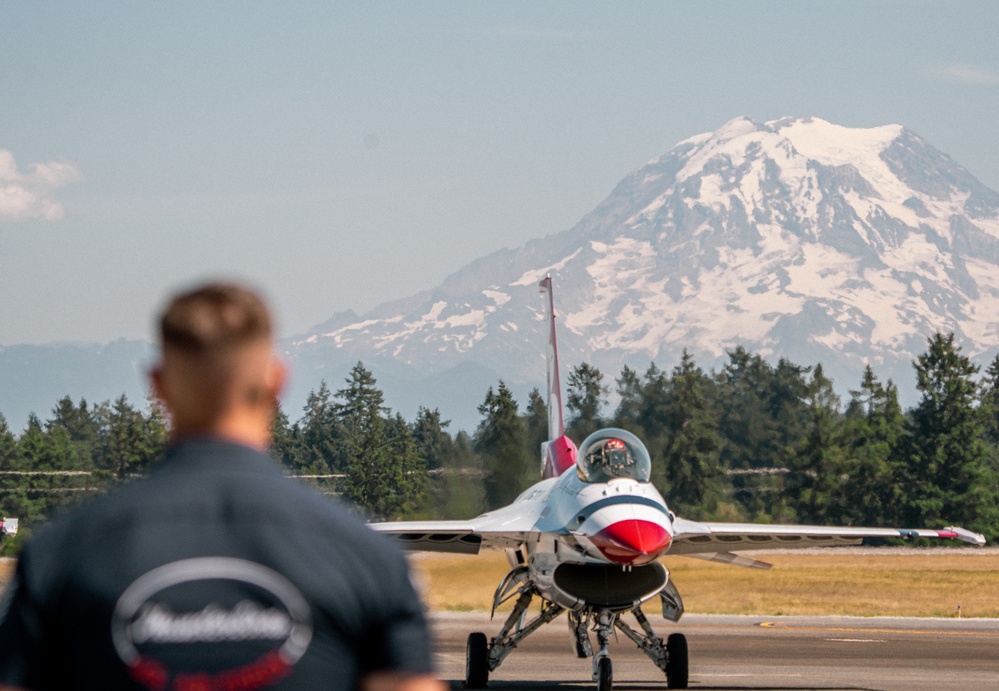 DVIDS Images Thunderbirds return to Joint Base LewisMcChord [Image