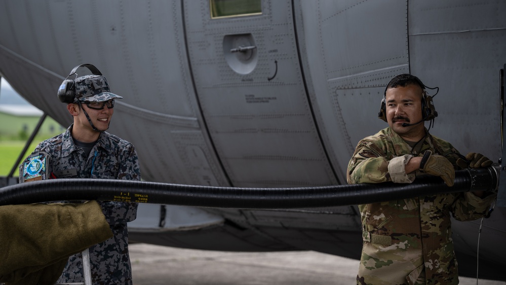 USAF &amp; JASDF conduct first specialized fuel operation using joint assets